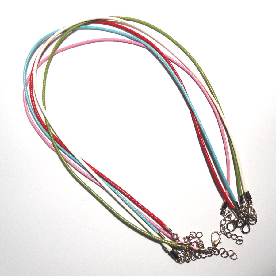 Collares 43,5 cm de largo en varios colores y con cierre mosquetón.